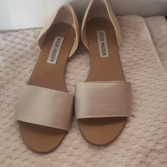 Sandals - Picture 1 of 4